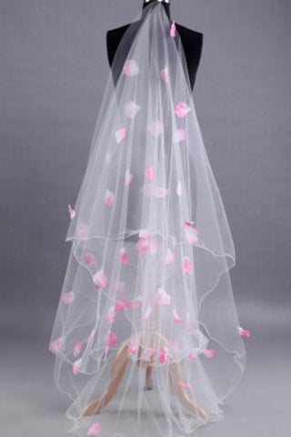 Beautiful One-Tier Bridal Veils With Pink Petals