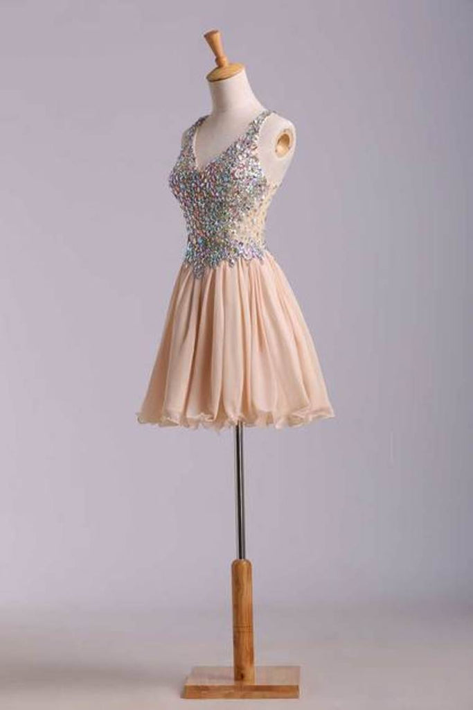 2024 Delicate Short/Mini Halter A Line/Princess Homecoming Dresses Lace&Chiffon Beaded Bodice