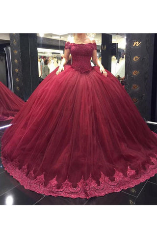 2024 Tulle Boat Neck With Applique Ball Gown Court Train Quinceanera Dresses
