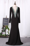 2024 Mermaid Mother Of The Bride Dresses V Neck Long Sleeves Spandex With Beading